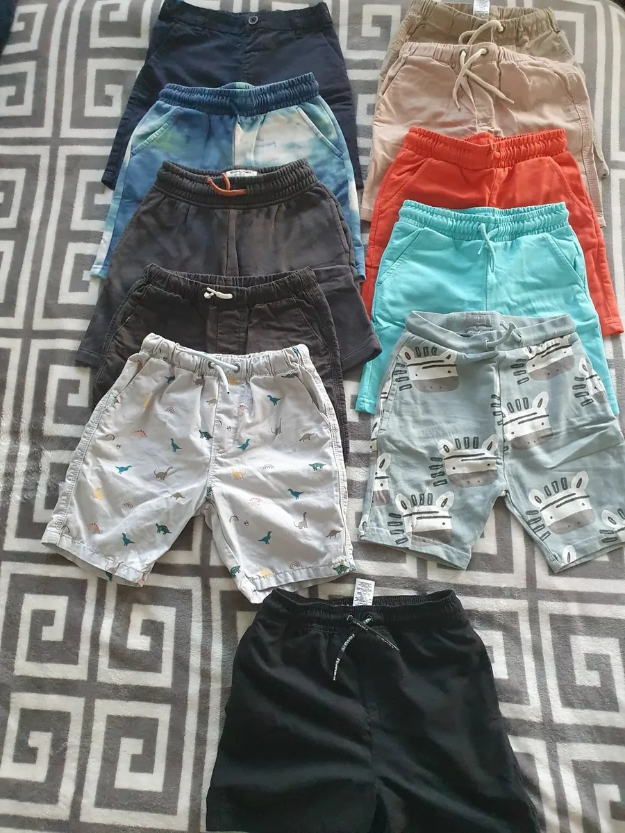 Boy 110 / 116  (4-5 years) NEXT / GAP / H&M - Image 2