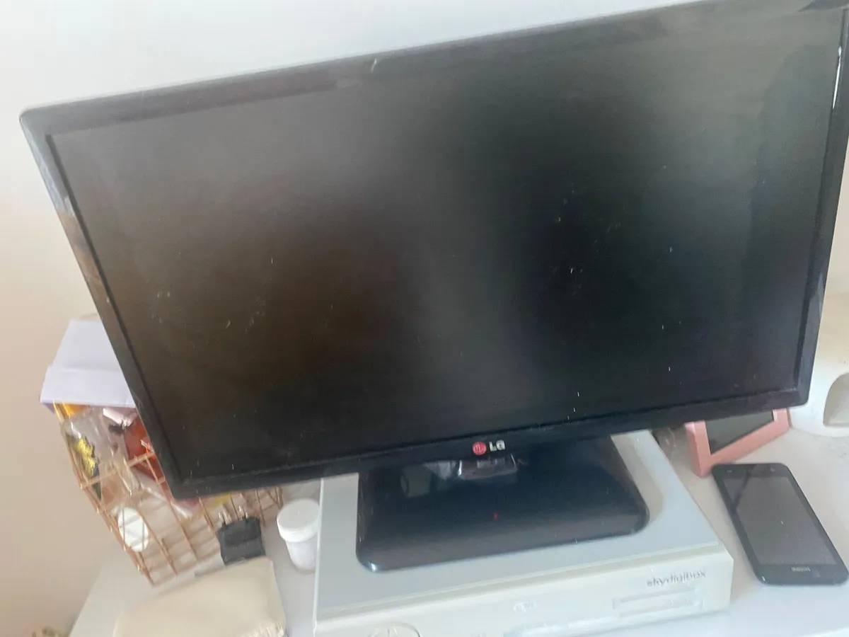 Tv and sky box - Image 1