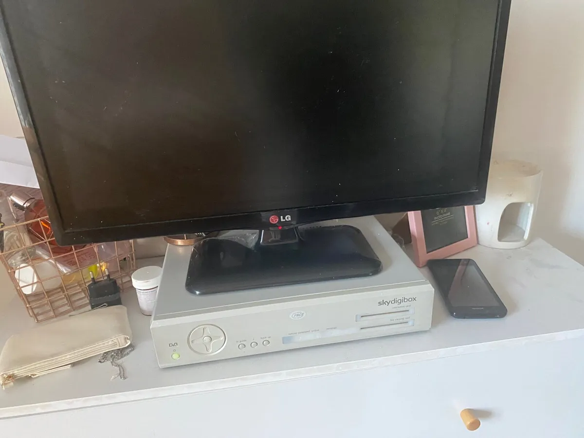 Tv and sky box - Image 3