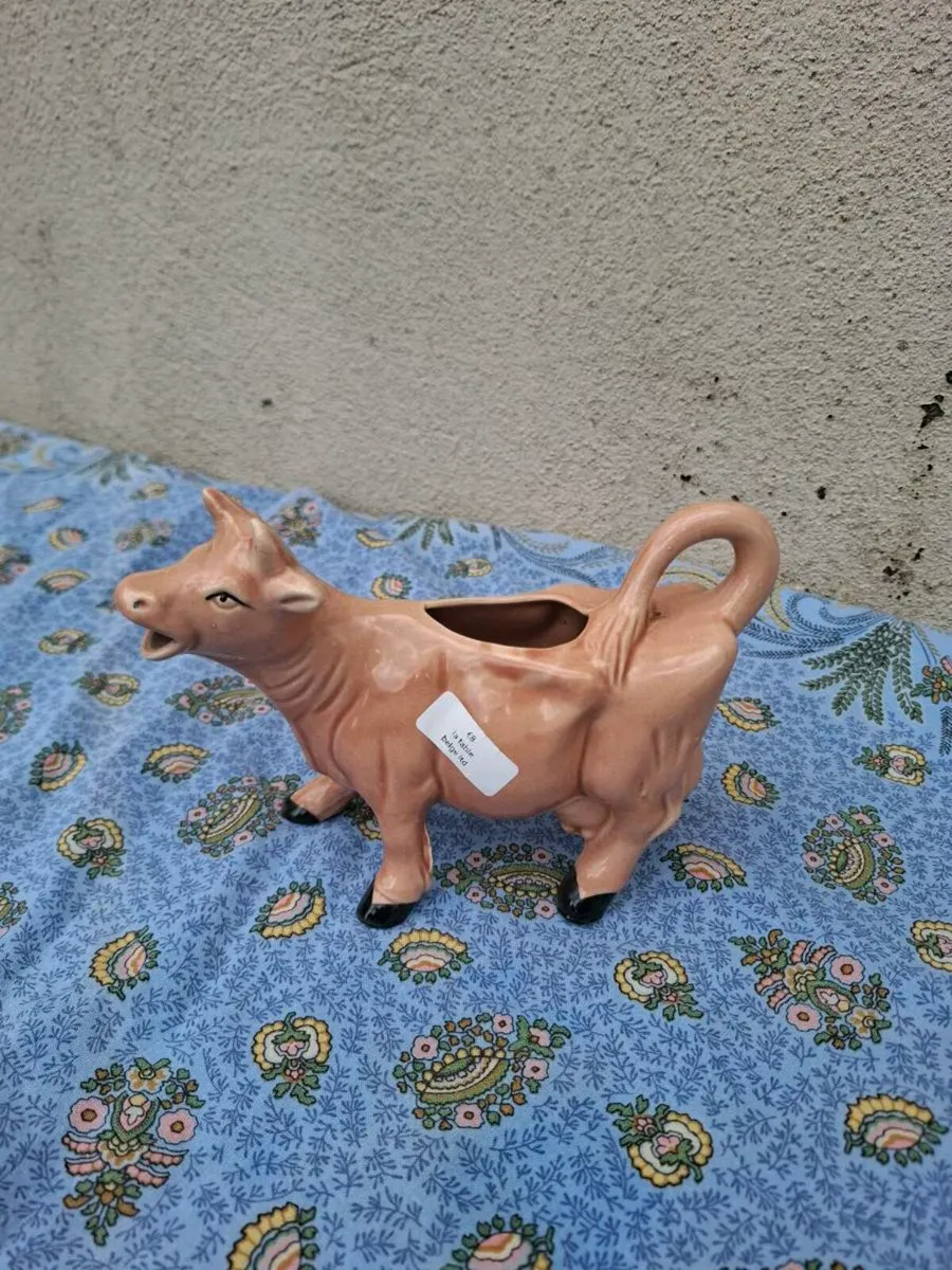 Light rose cow milk jug postage possible