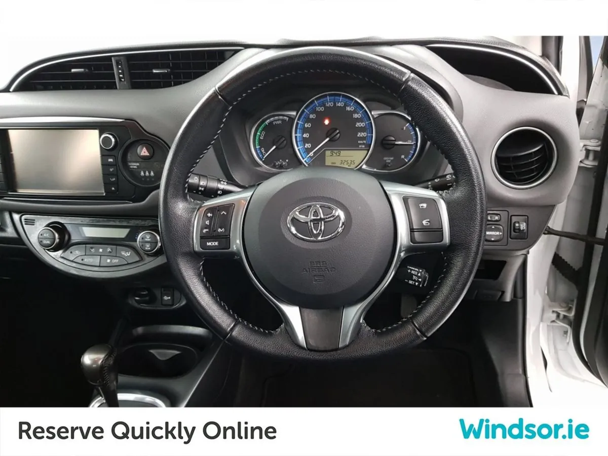 Toyota Yaris Hybrid Luxury - Image 4