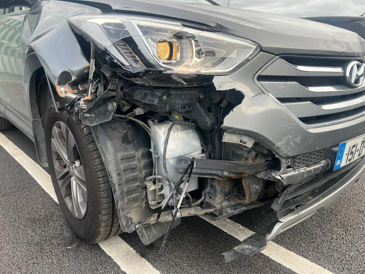 2015 HYUNDAI SANTA FE 7 SEATER FOR PARTS ONLY - Image 4