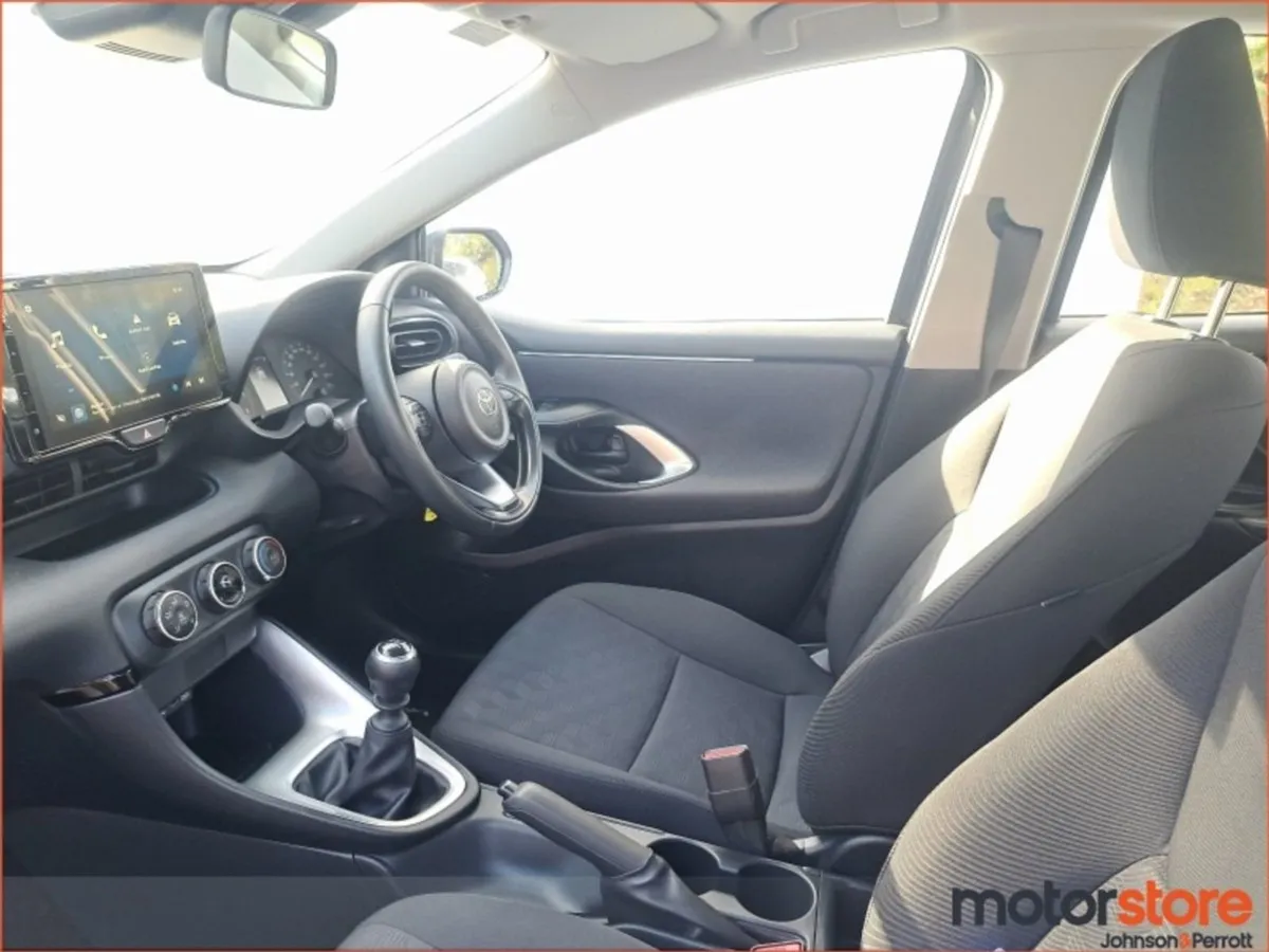 Toyota Yaris 1.5 Luna Manual Immaculate Condition - Image 4