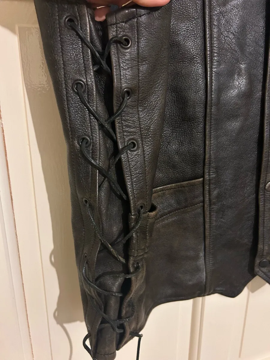 Leather biker jacket sleeveless - Image 2