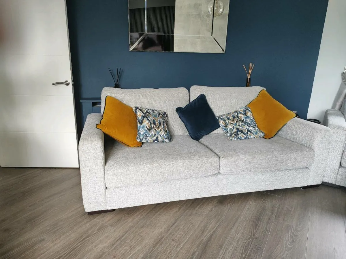 Couch - Image 3