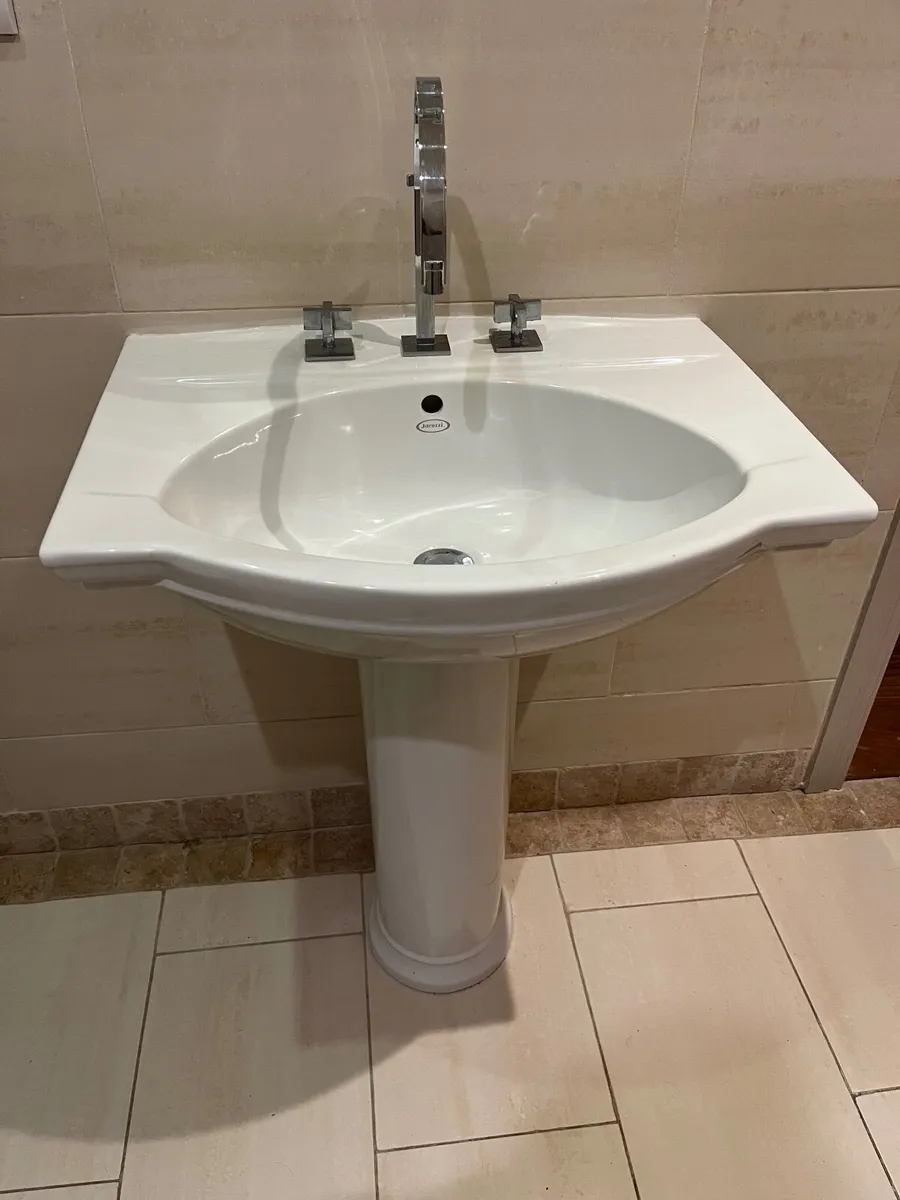Bathroom utilities - Image 4