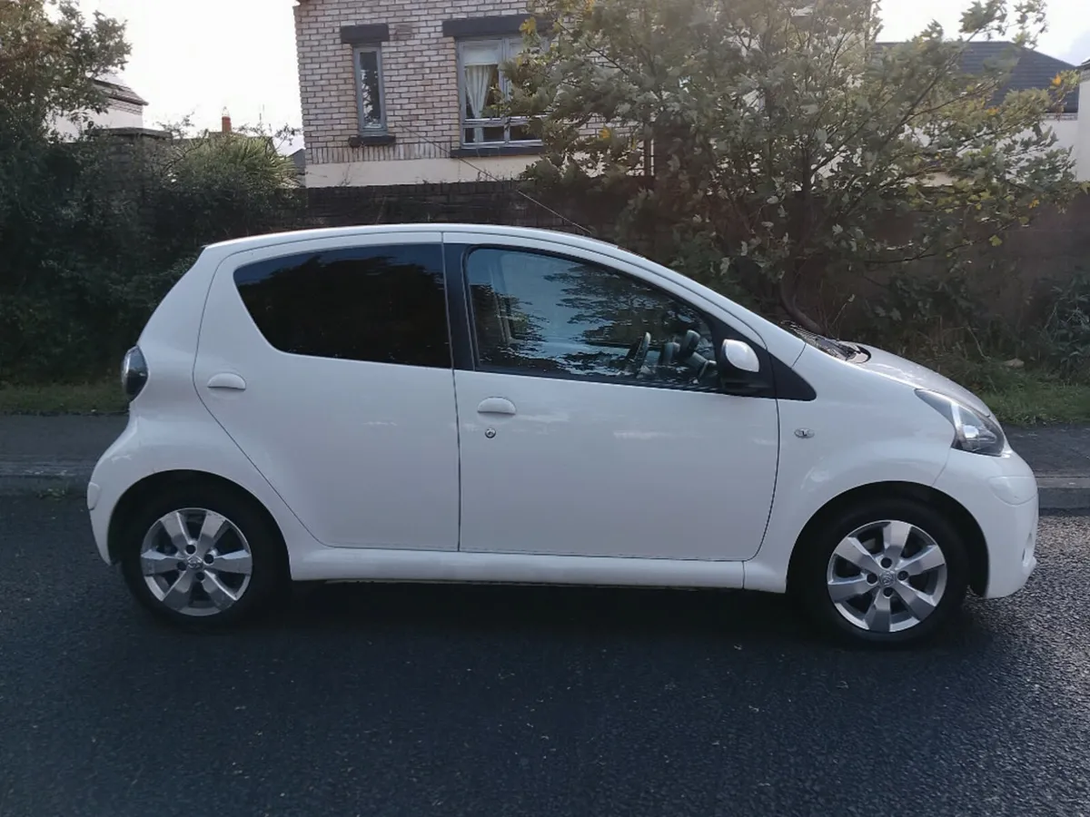 Toyota Aygo 1.0 VVTI Fire 5DR - Image 2