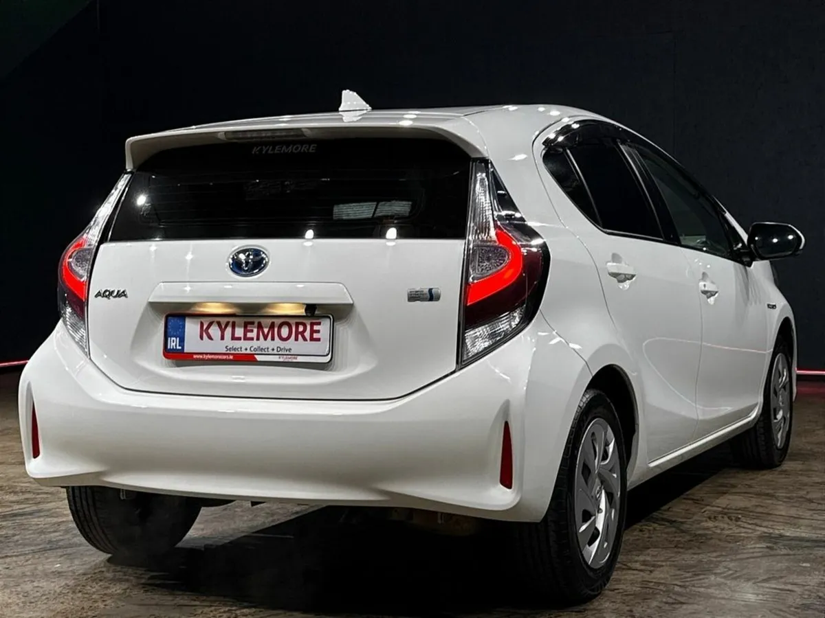 Toyota Aqua 1.5 AUTO HYBRID - HEATING/ AC CONTROLS - Image 4