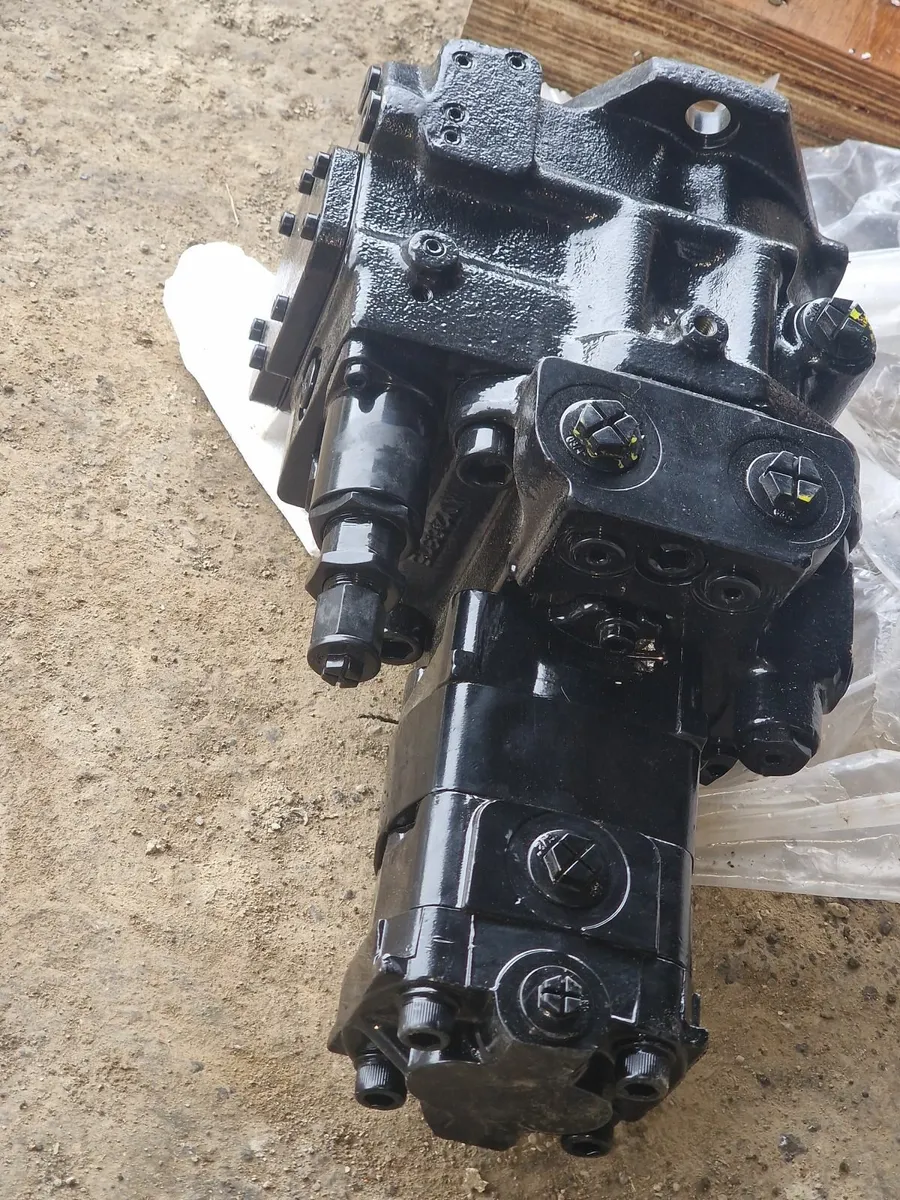 Kobelco Hydraulic Pump ( NEW UNUSED) - Image 2