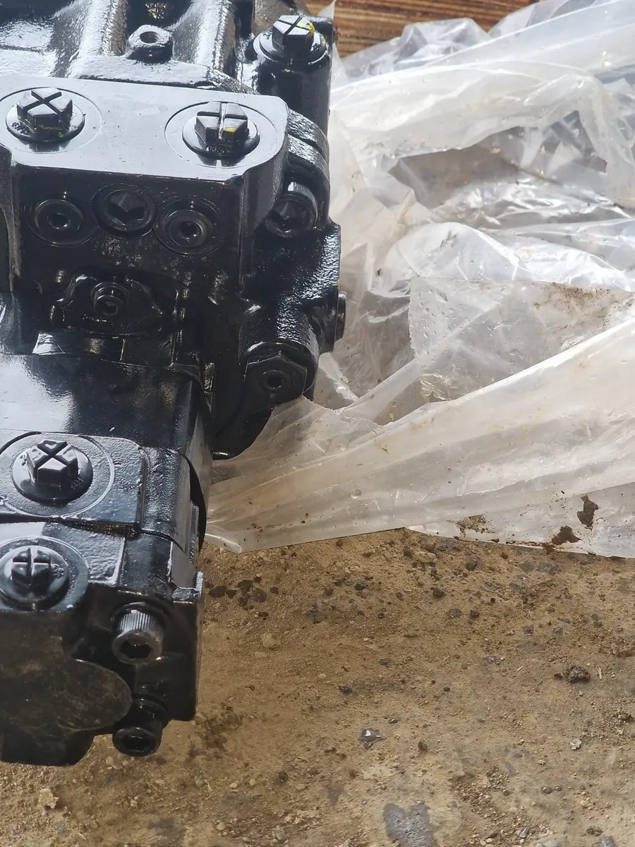 Kobelco Hydraulic Pump ( NEW UNUSED) - Image 3