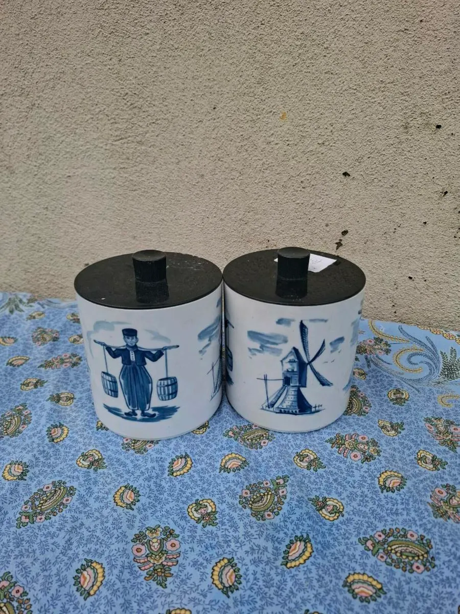 Duo plastic containers possible to post