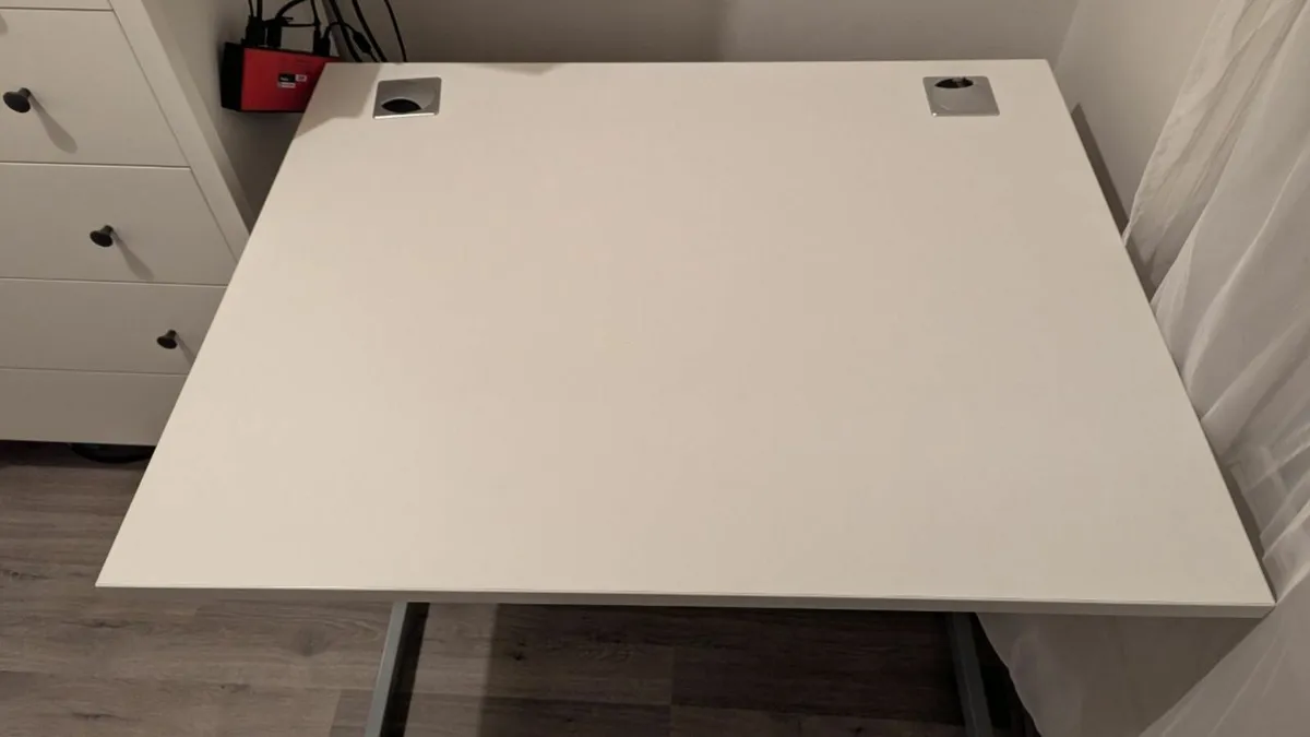 Office Desk - Image 1