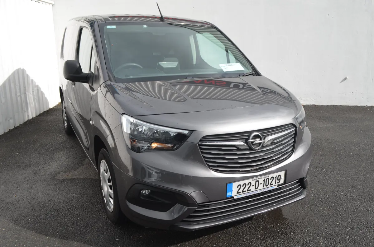HIGH SPEC SPORT-AIR CON-LOW KMS-PRICE INCLS VAT - Image 3