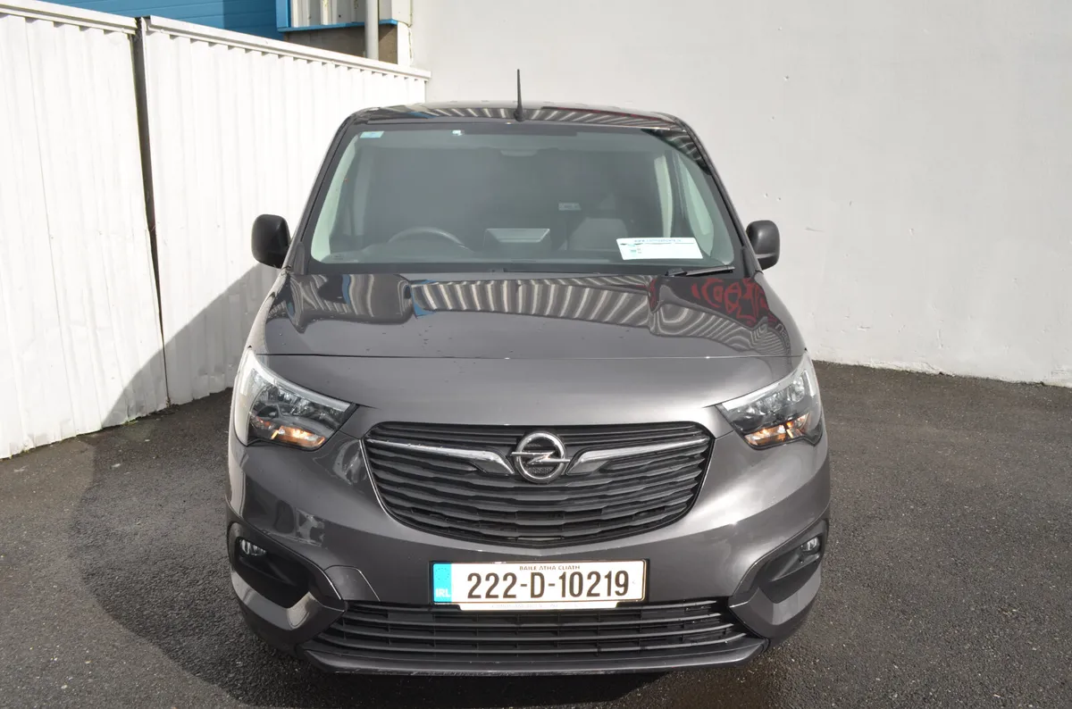 HIGH SPEC SPORT-AIR CON-LOW KMS-PRICE INCLS VAT - Image 4