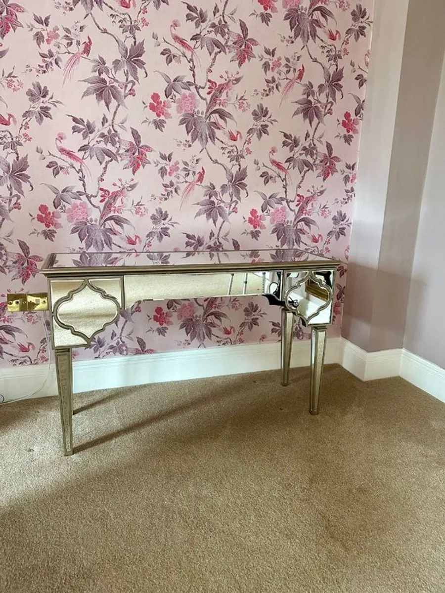 console table - Image 1