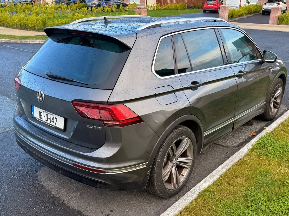 2018 R-Line VW Tiguan DSG/PANO ROOF - Image 4