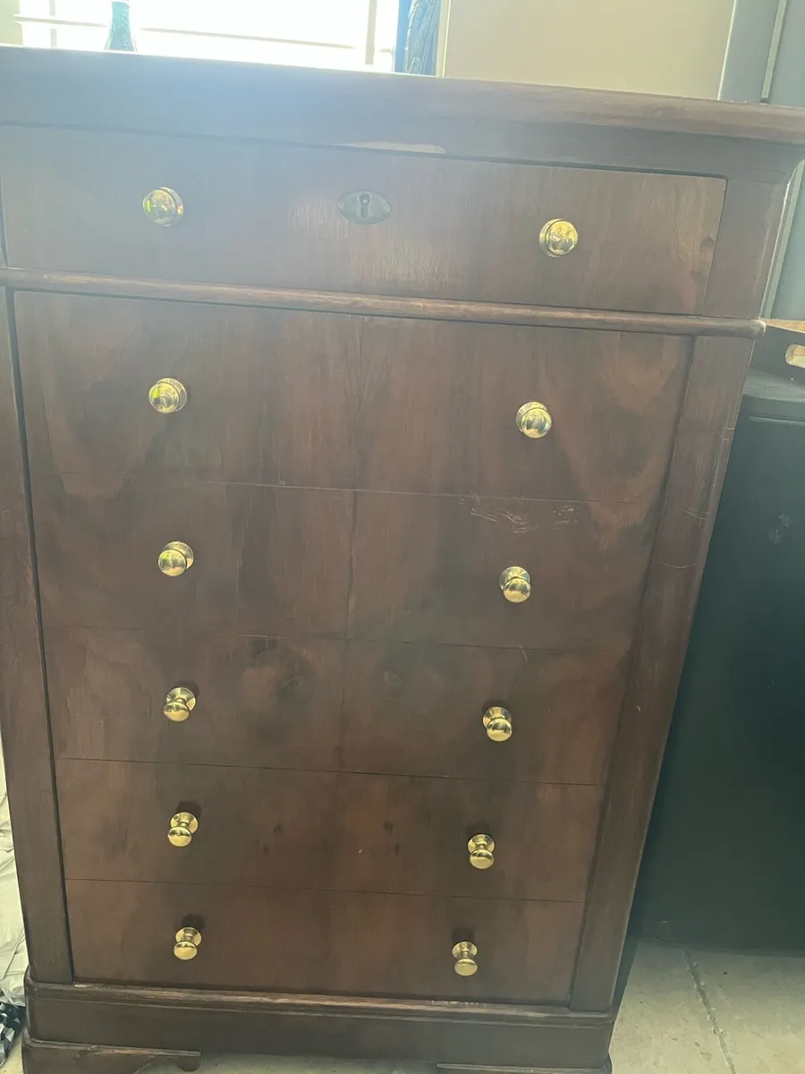 Cabinet - Image 1