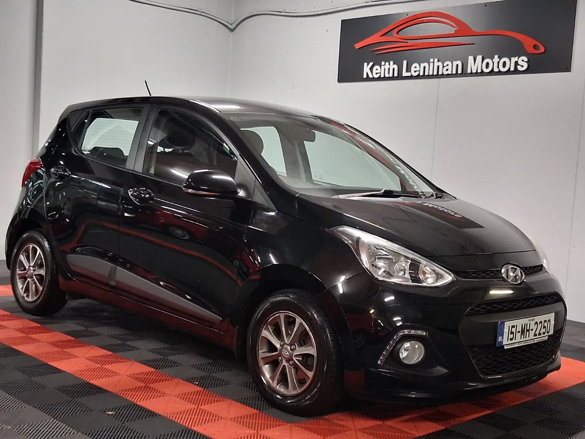 2015 Hyundai i10 **DELUXE - LOW KLMS** - Image 3