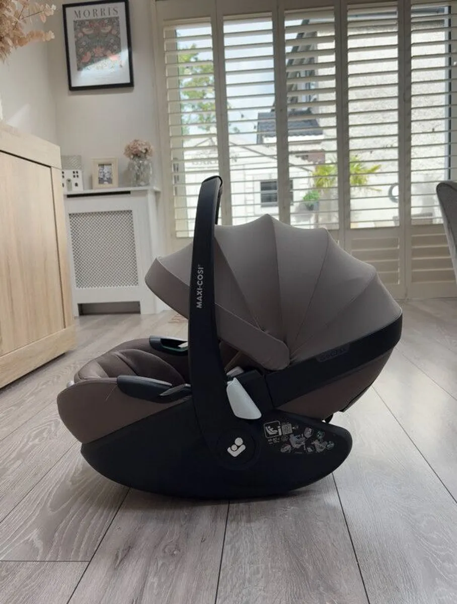 Maxi Cosi Fame Travel System -Excellent Condition & Barely Used - Image 3