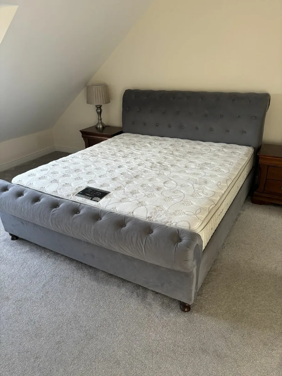 Beds + lockers - Image 1