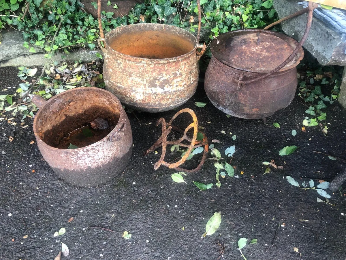 Old cast iron pots antiques - Image 1