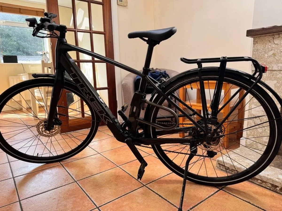 great condition TREK FX+2 aluminium hybrid electric bike - Image 1