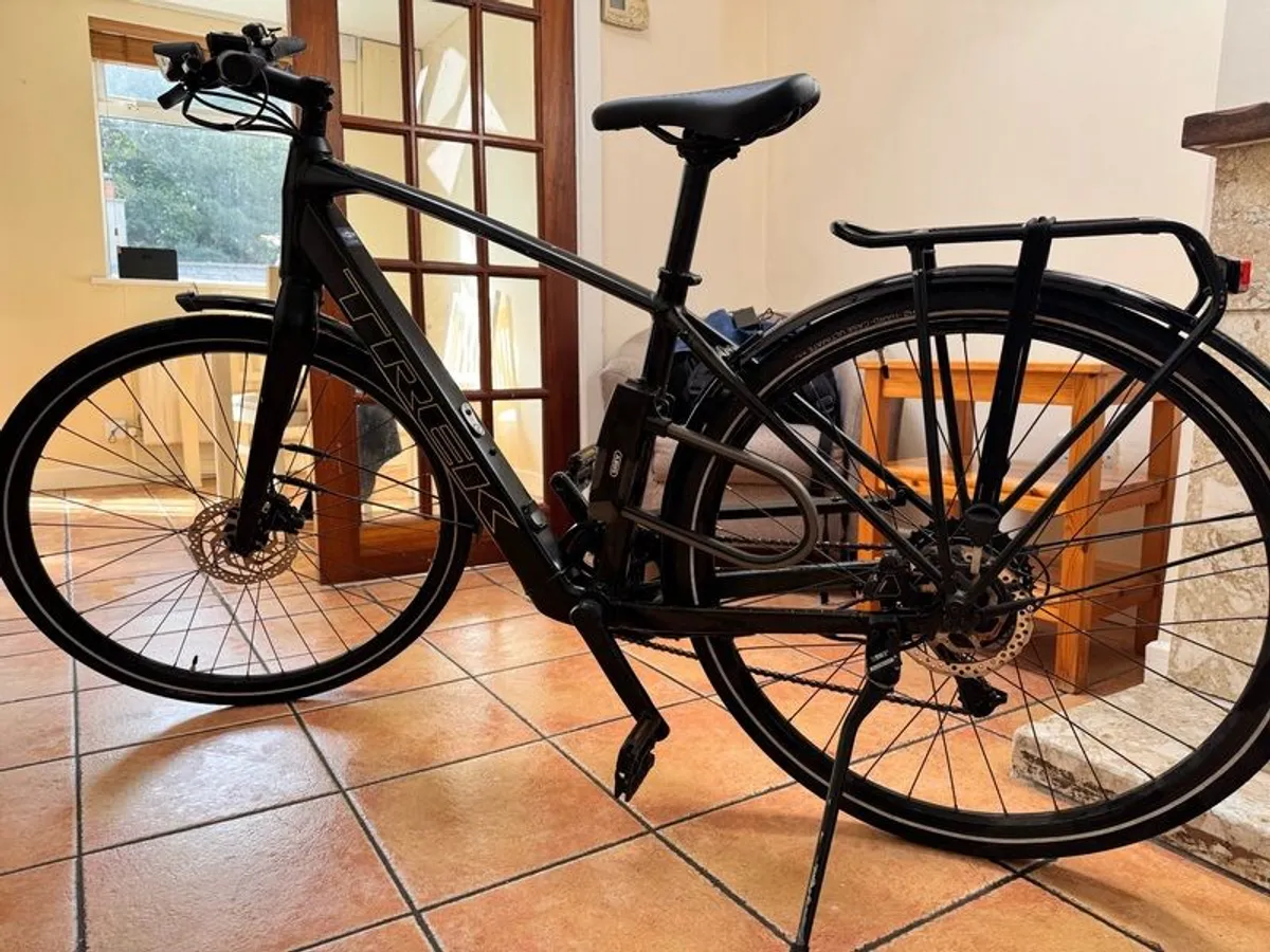 great condition TREK FX+2 aluminium hybrid electric bike - Image 2