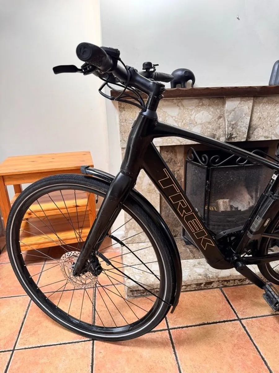 great condition TREK FX+2 aluminium hybrid electric bike - Image 3