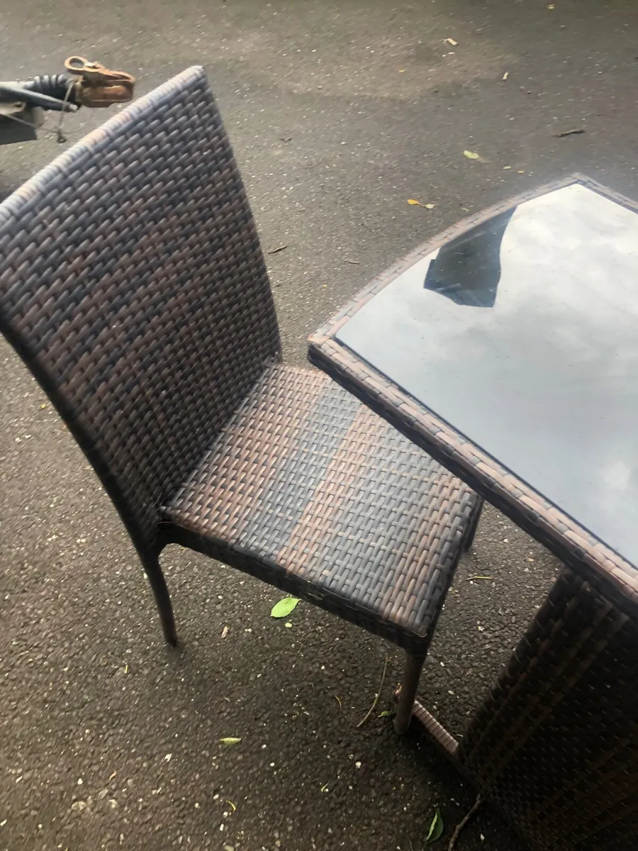 Garden table and chairs - Image 1