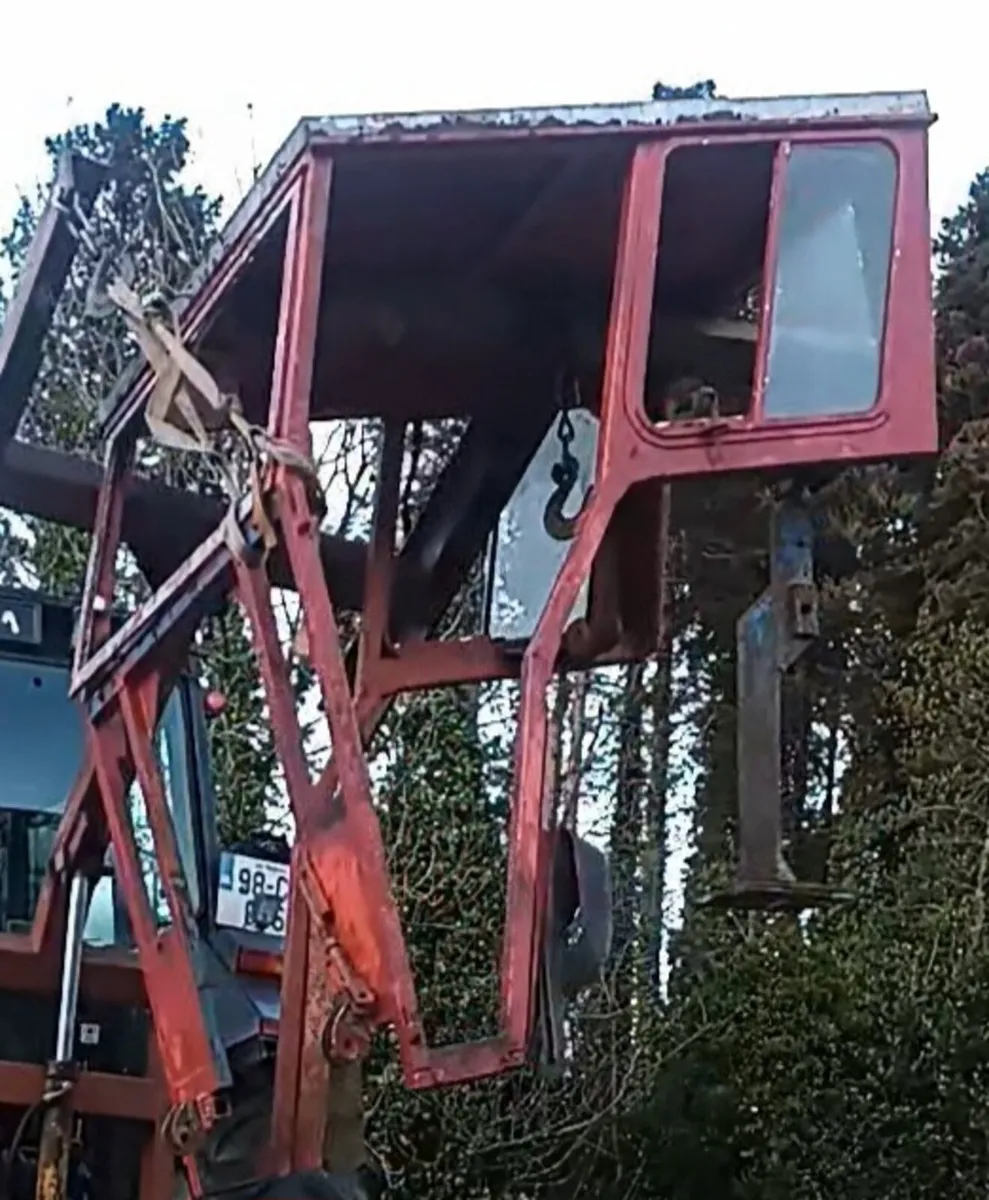 Massey ferguson 135 Bonnet/cab - Image 1