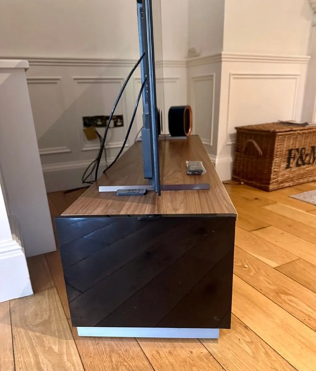 large TV unit - Image 2