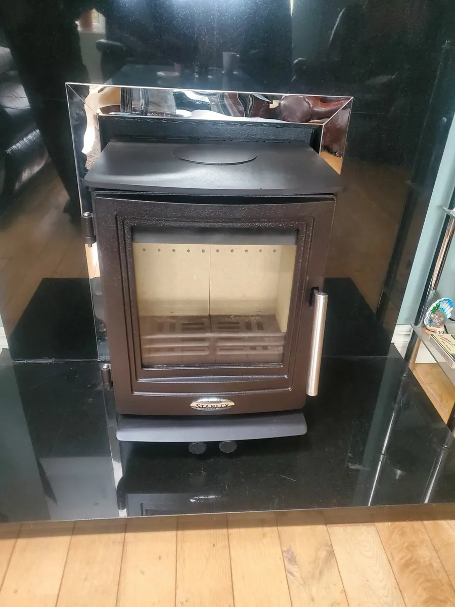 New Stanley Solis edge 5 kw solid fuel stove