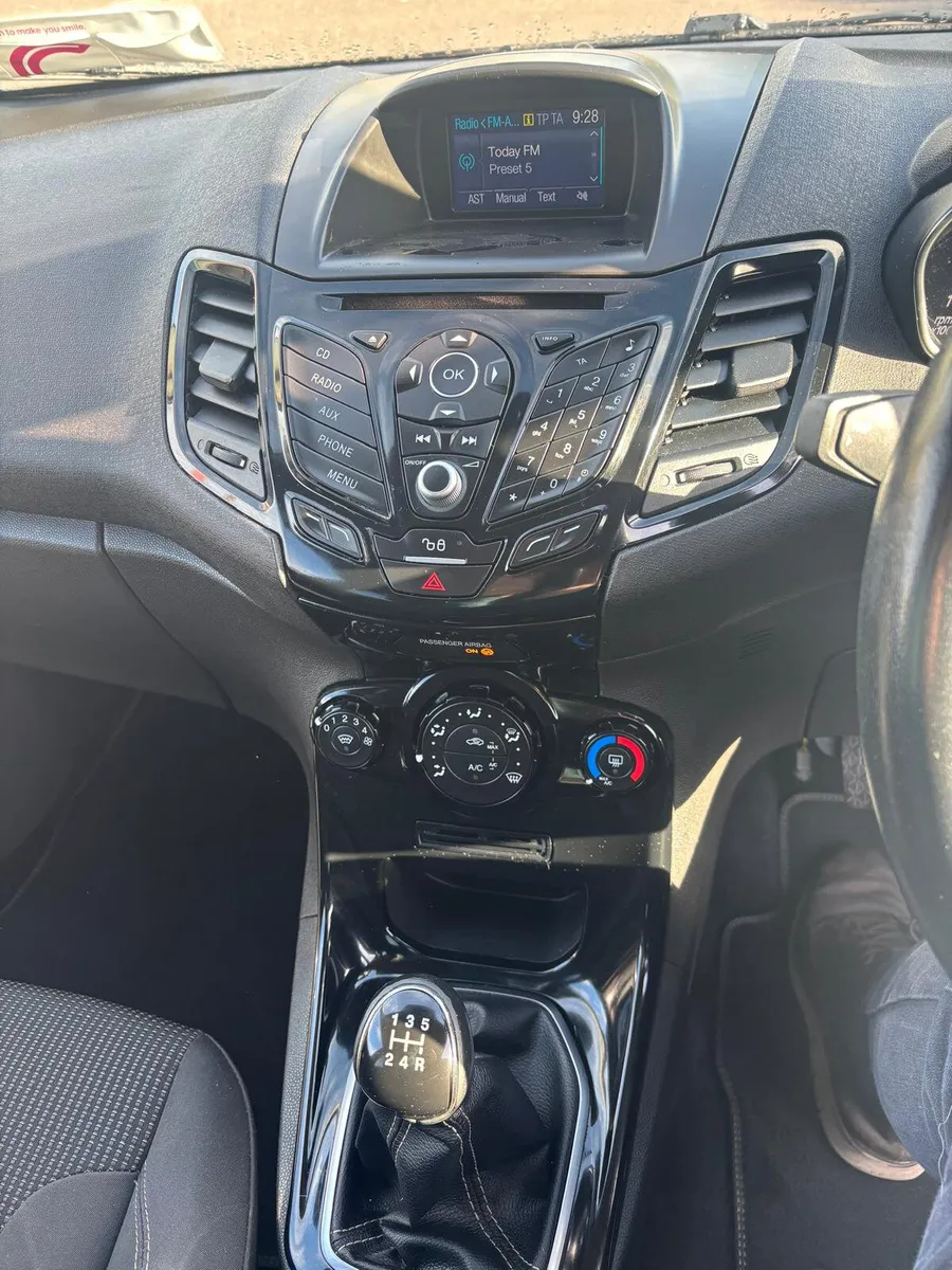 Ford Fiesta 2016  TITANIUM  1.25  PETROL - Image 3