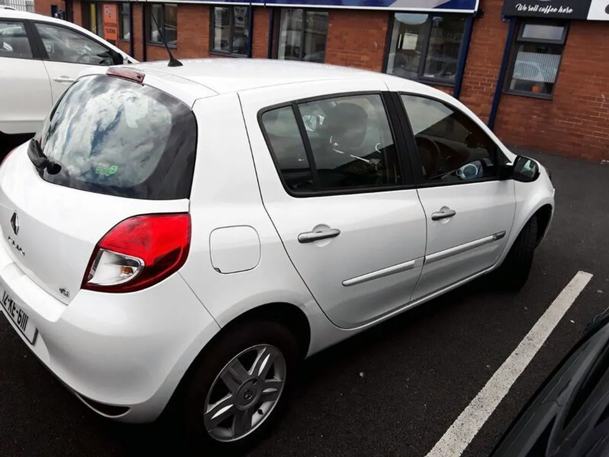 2012 Renault Clio - Image 2