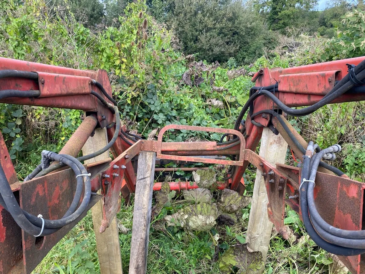 Massey Ferguson loader 880 - Image 4