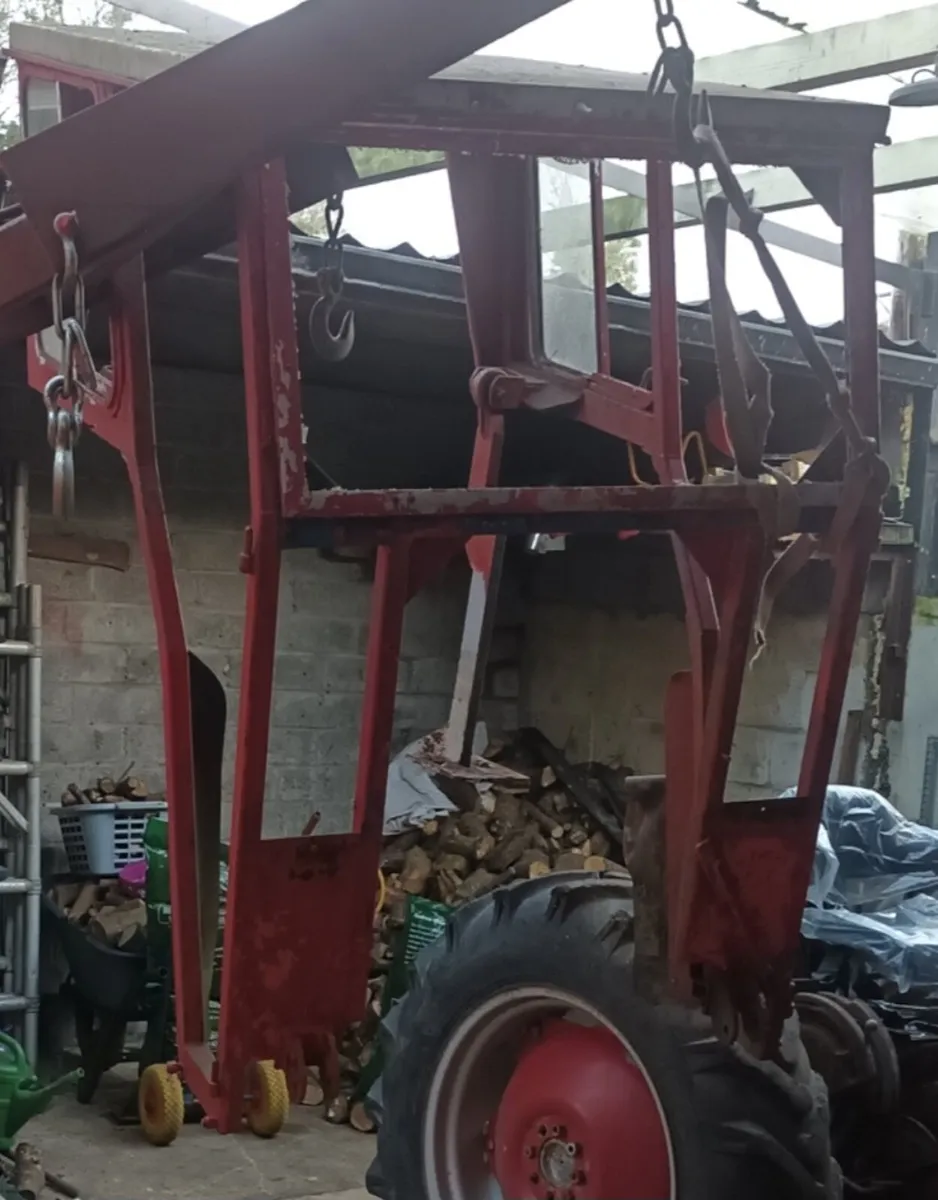 Massey ferguson 135 Bonnet/cab - Image 4