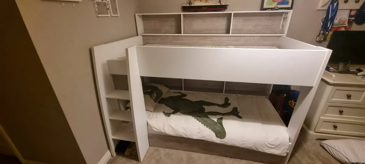 Kids bunk beds with 2 mattresses - Image 3