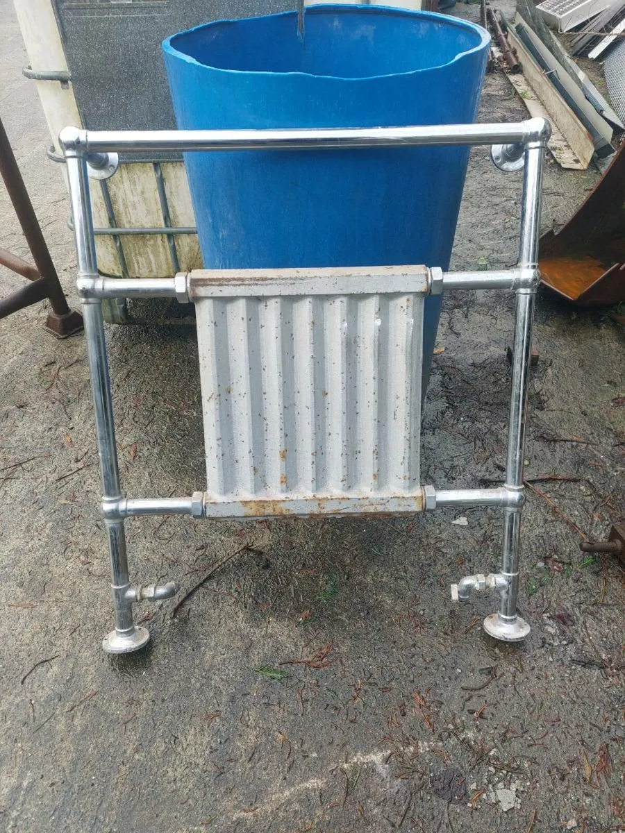 Towel rail - Image 1