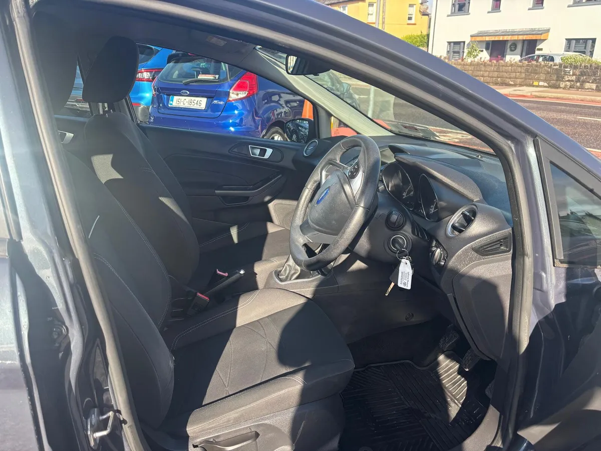 Ford Fiesta 2014  PETROL 1.25  LOW  MILEAGE 1OWNER - Image 3