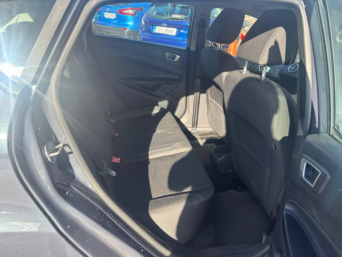 Ford Fiesta 2014  PETROL 1.25  LOW  MILEAGE 1OWNER - Image 4