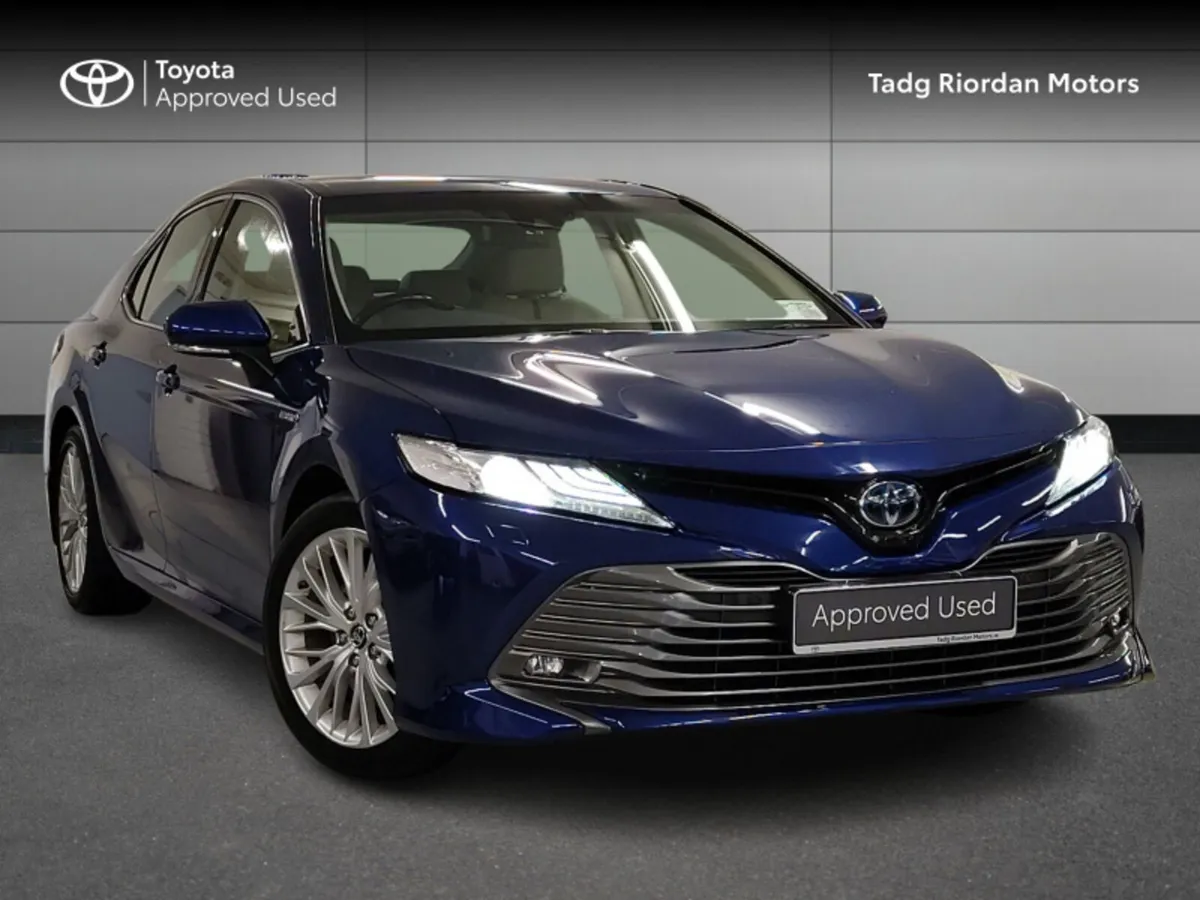 Toyota Camry HYBRID PLATINUM 4DR AUTO - Image 1