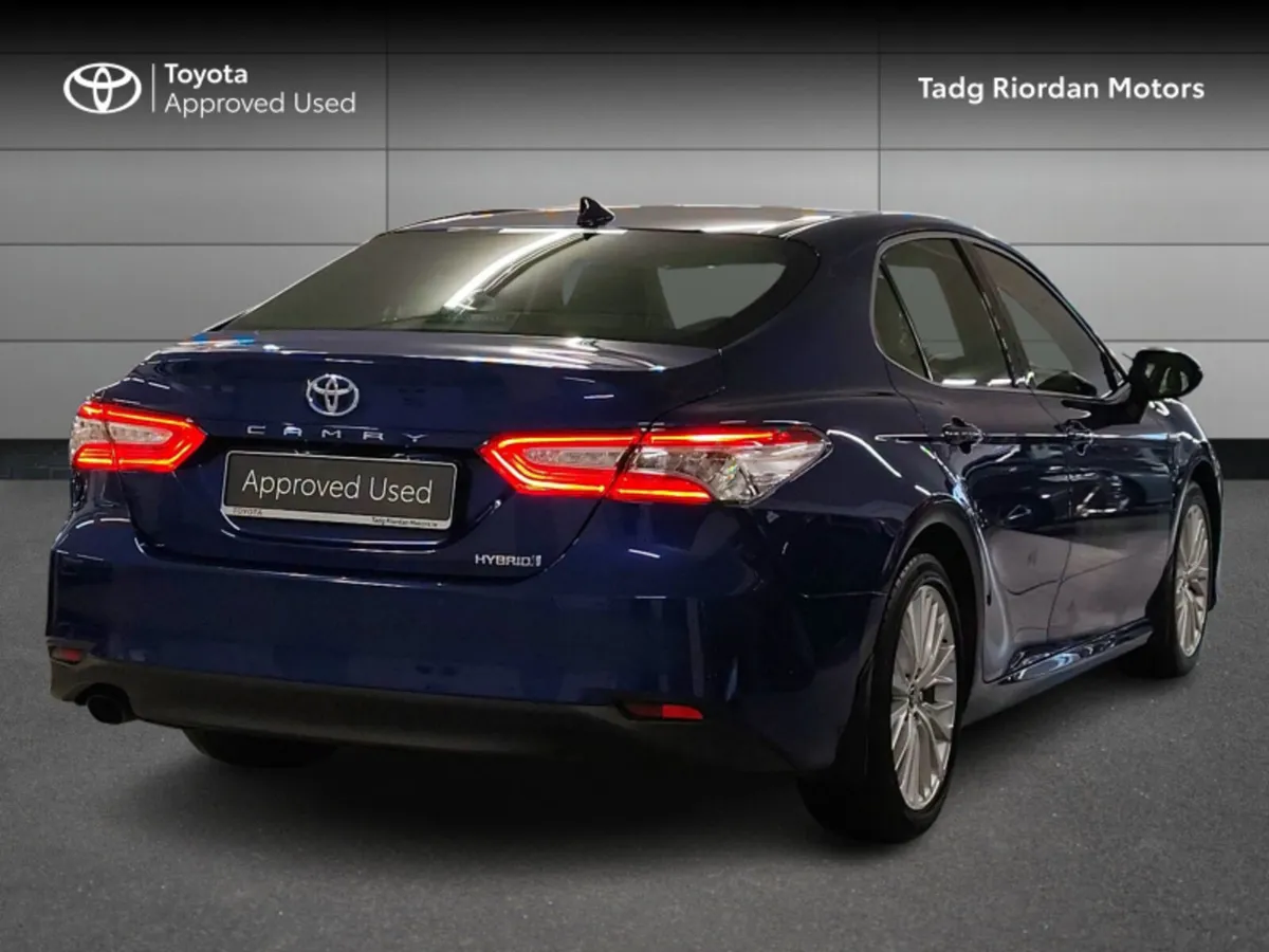 Toyota Camry HYBRID PLATINUM 4DR AUTO - Image 2