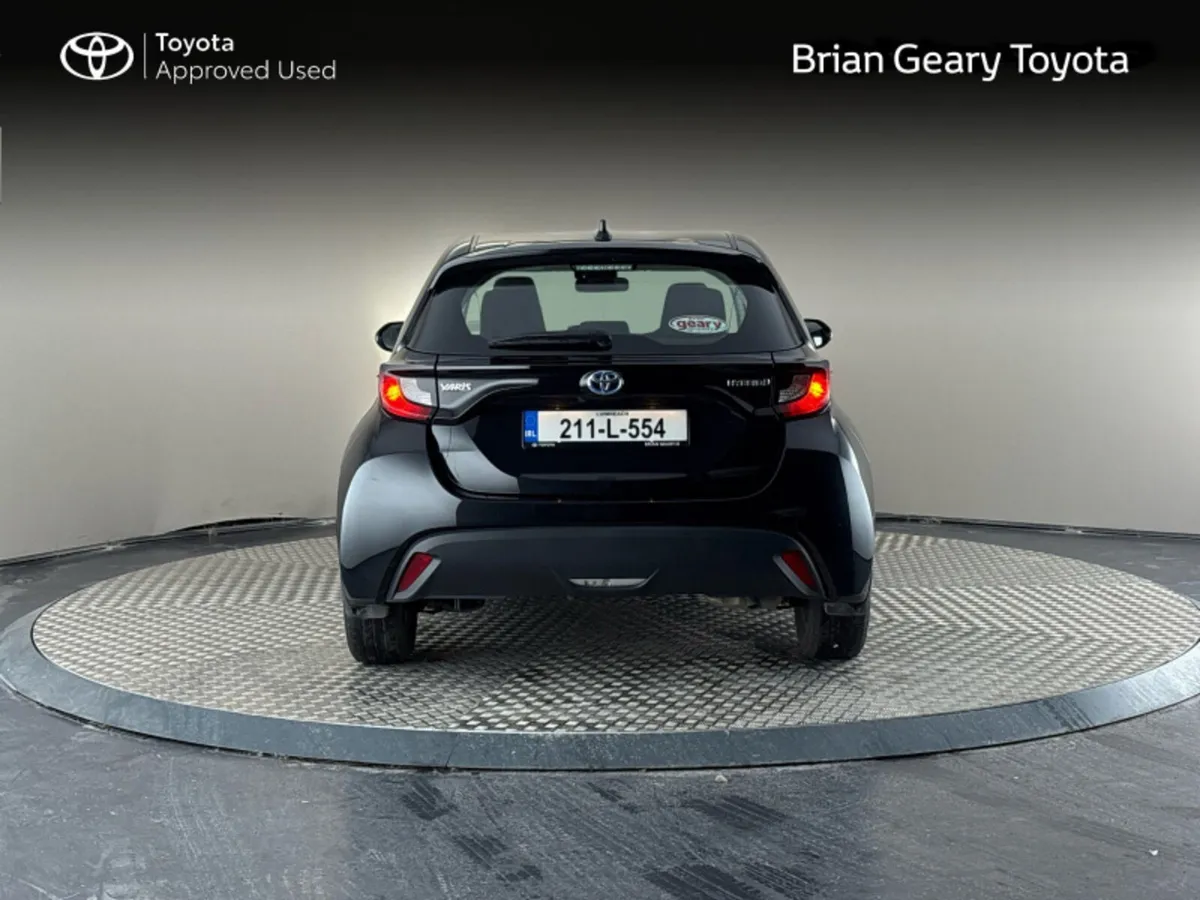 Toyota Yaris HYBRID LUNA - Image 4