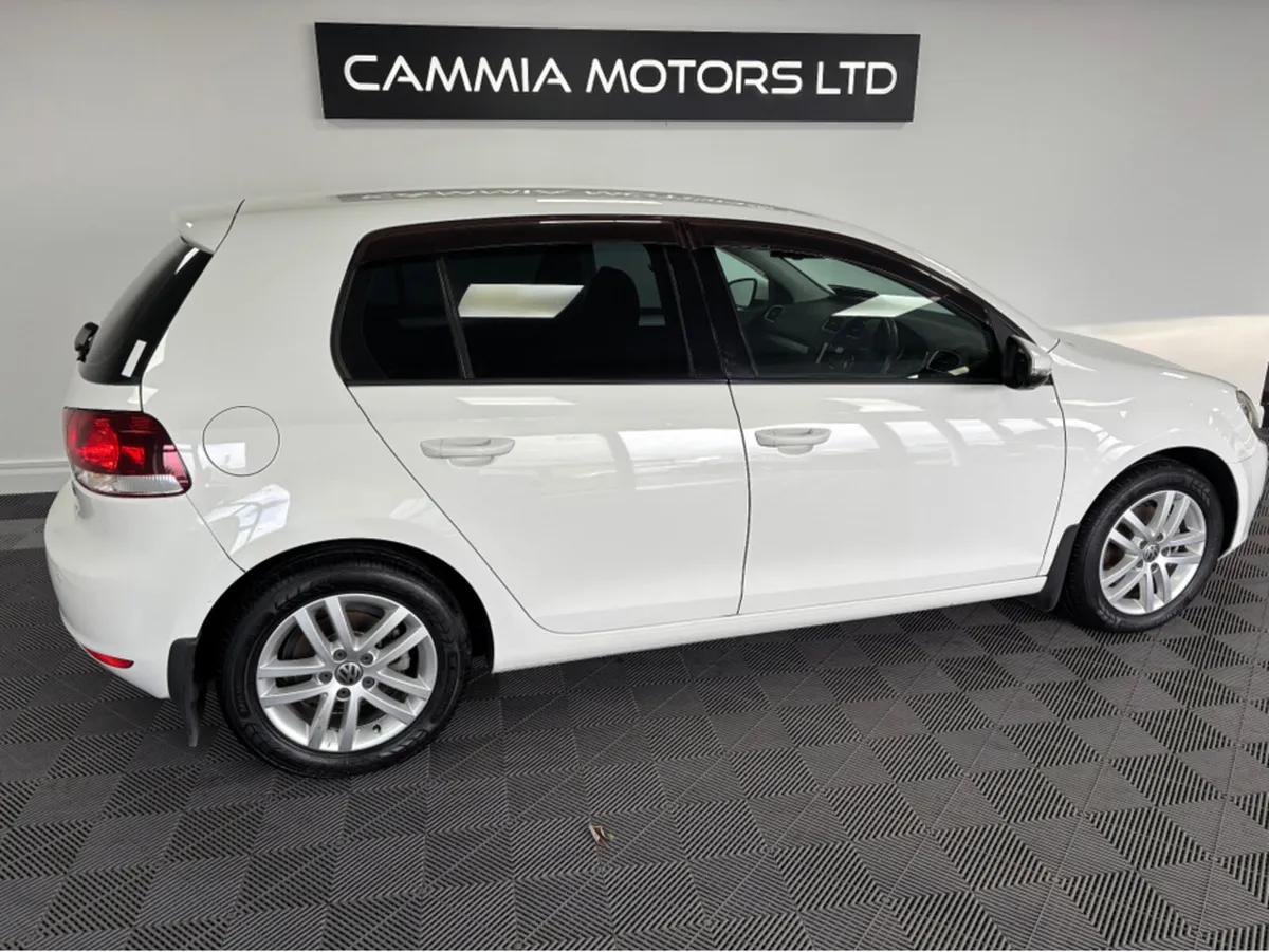 Volkswagen Golf *VOLKSWAGEN GOLF* *DSG* *LOW MILEA - Image 4
