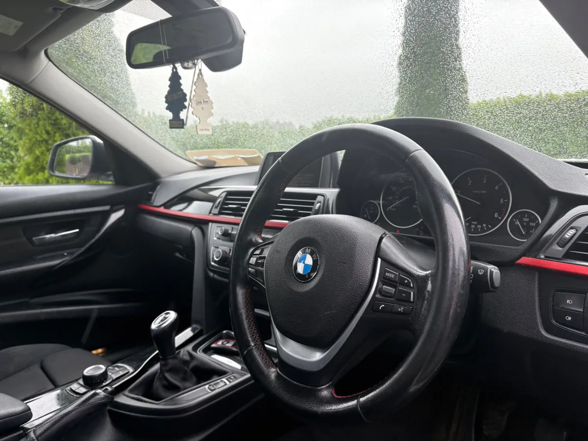BMW 3-Series 2012 - Image 2