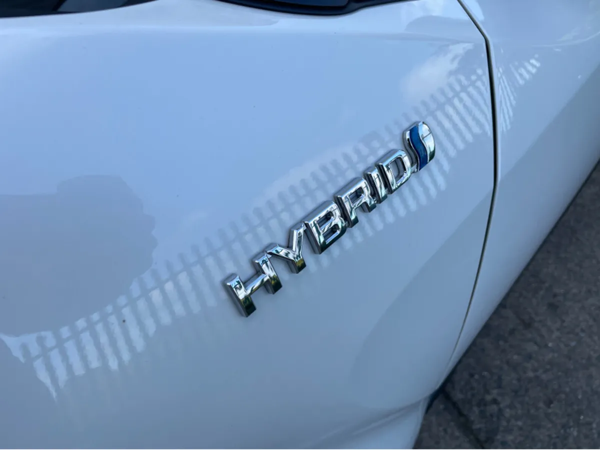 Toyota C-HR 221 HYBRID SOL TOP SPEC 5DR AUTO - Image 4