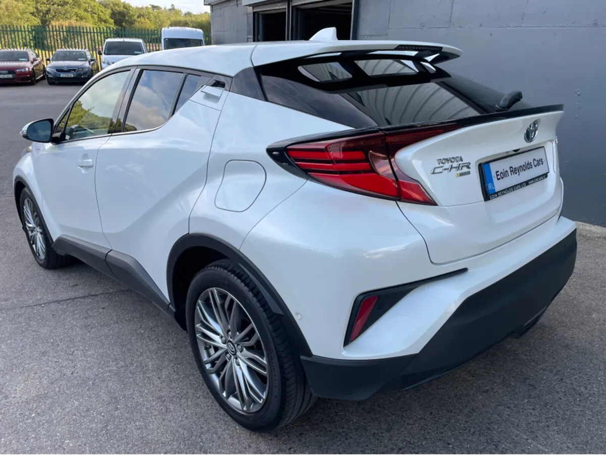 Toyota C-HR 221 HYBRID SOL TOP SPEC 5DR AUTO - Image 4
