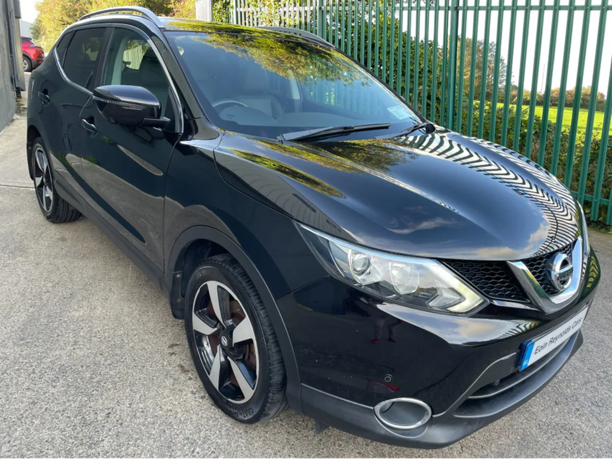 Nissan Qashqai 1.5dci  SV PREMIUM LOW KMS! - Image 2