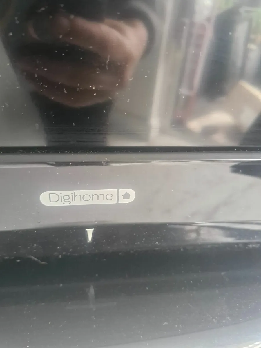 Digihome LCD32913HD TV - Image 1