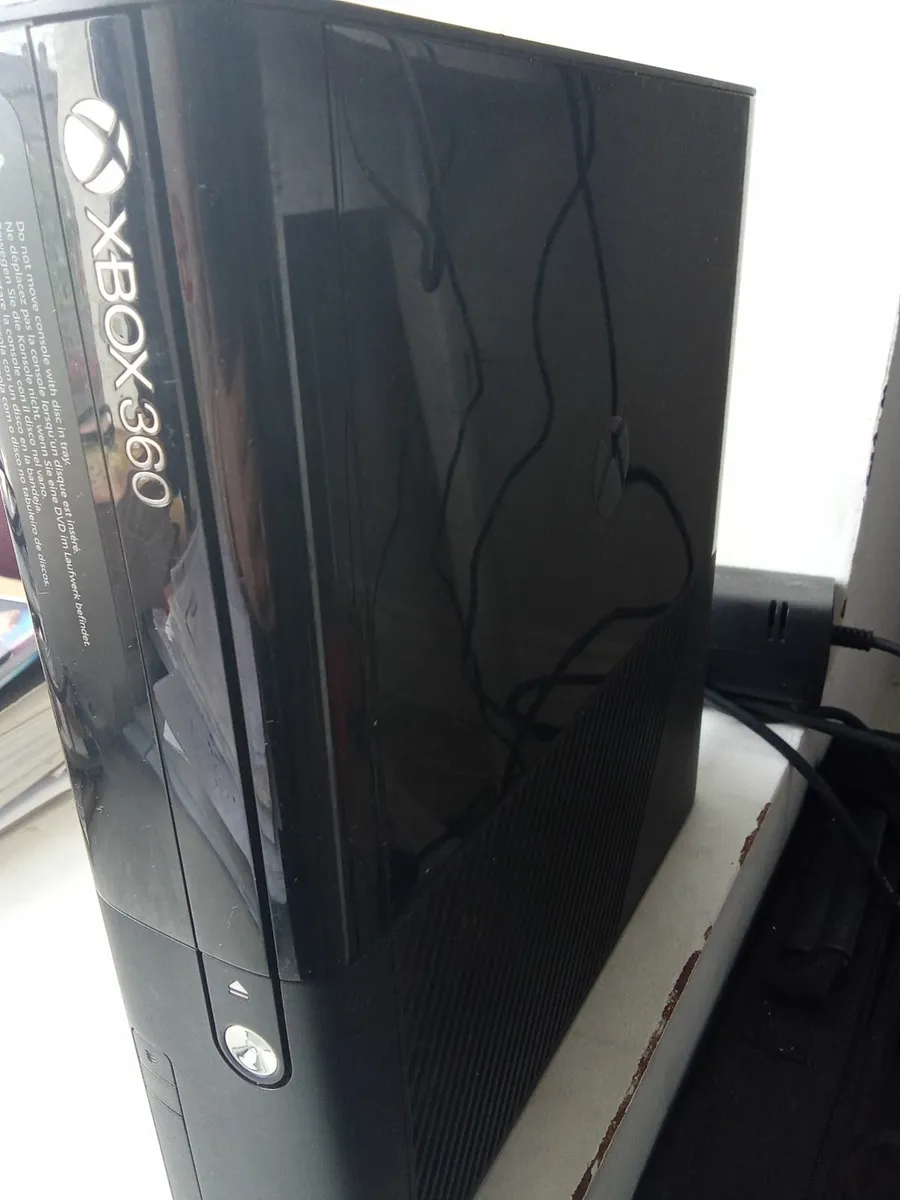 Xbox 360 + TV - Image 3